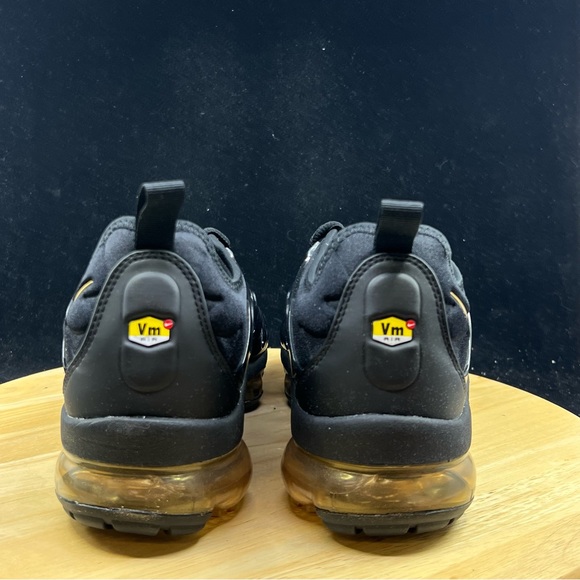 Nike Air VaporMax Plus Black Metallic Gold CW7299-001 Men's Size 9.5 - Picture 6 of 10